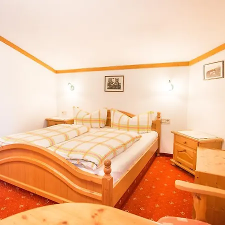 Haus Gleinser - *